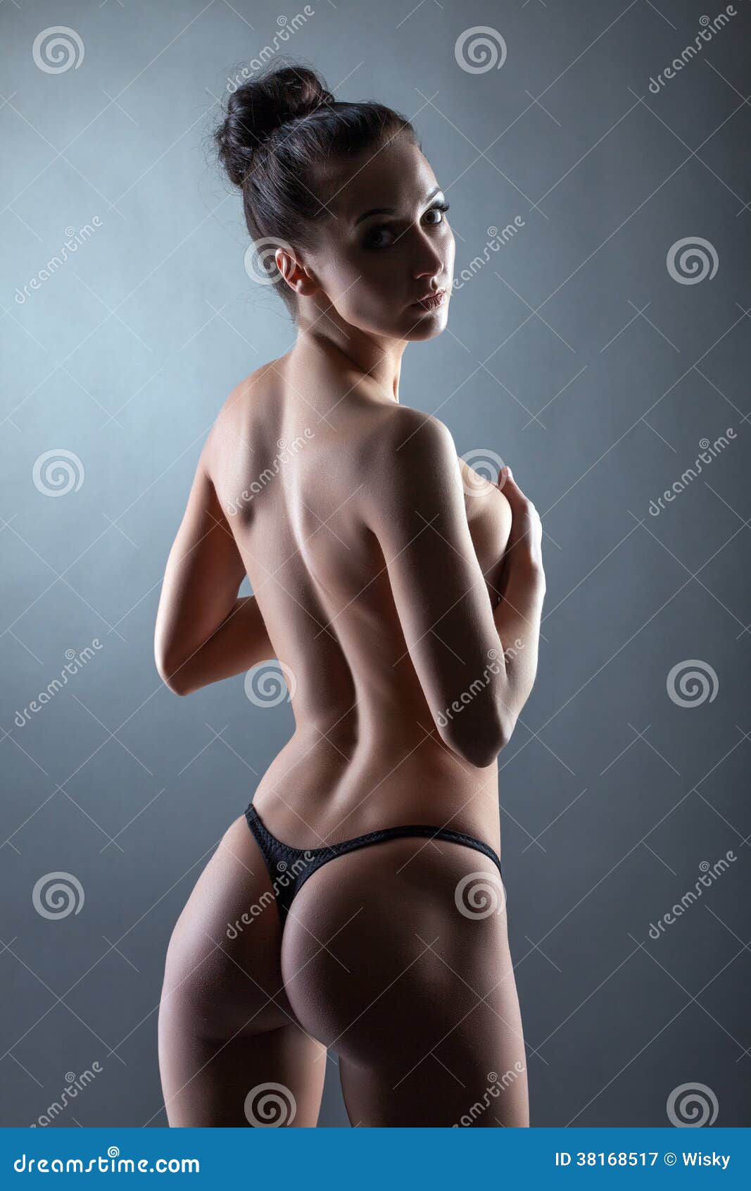 Mulher Magro sexy Que Levanta O Semi-nude No Estúdio Imagem de Stock -  Imagem de sensual, menina: 38168517