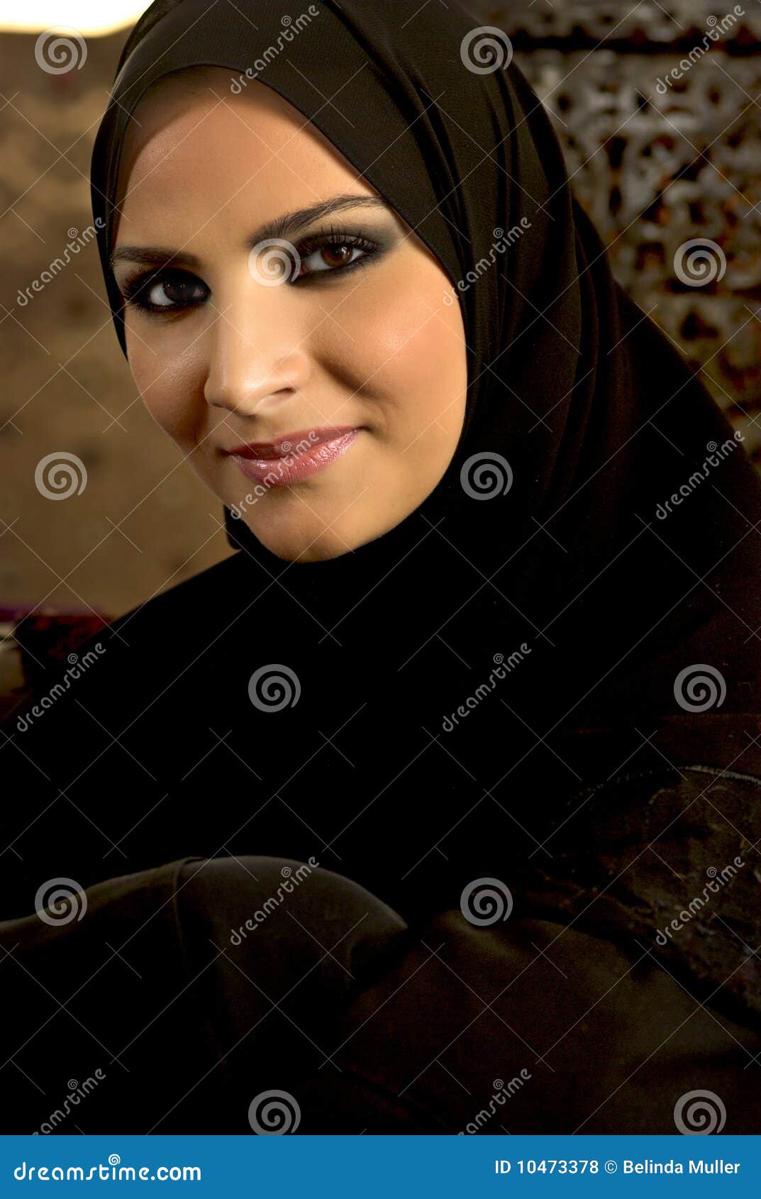 Uma mulher muçulmana em seu vestido tradicional