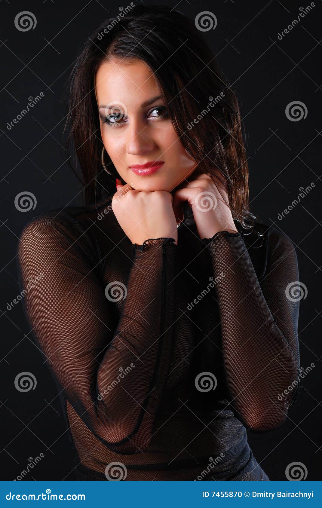 mulher com roupa transparente