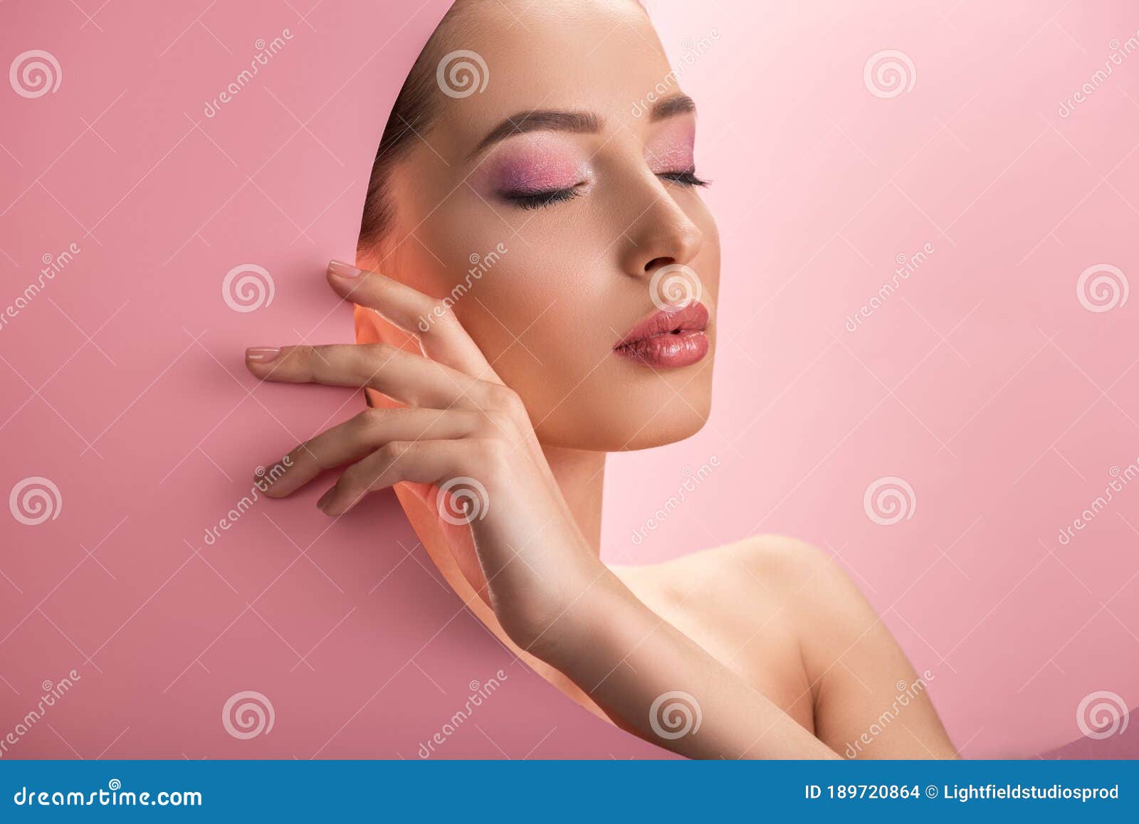 Mulher Nua E Bonita Com Maquiagem Imagem de Stock - Imagem de