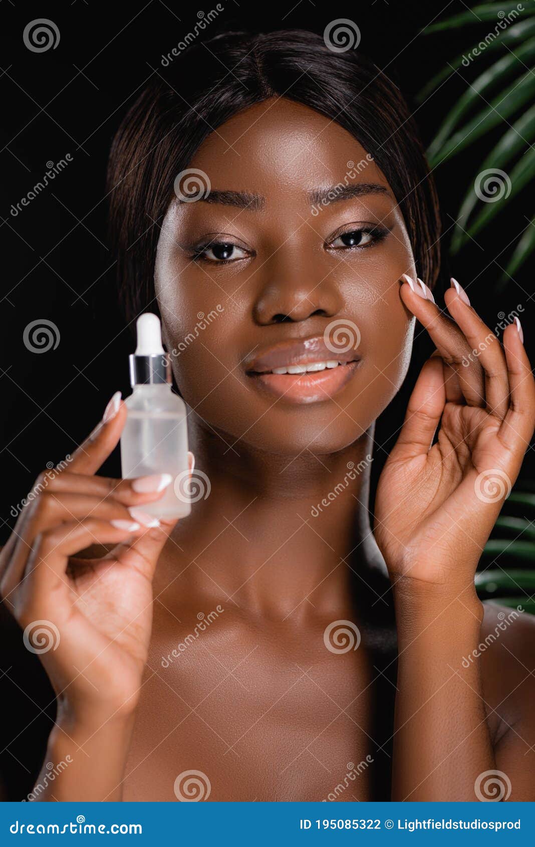 Mulher Pelada Americana Segurando Garrafa Com Foto de Stock - Imagem de