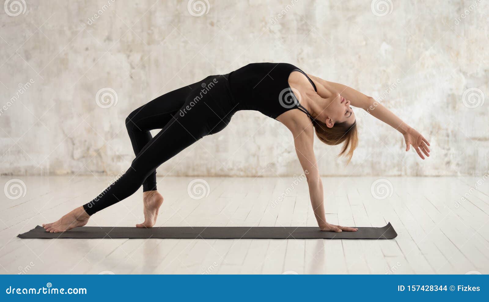 Linda Mulher Yogi Fit Pratica Yoga Asana Camatkarasana - Wild