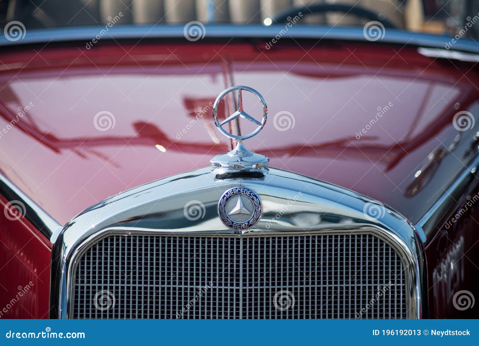 993 Old Mercedes Benz Logo Stock Photos - Free & Royalty-Free