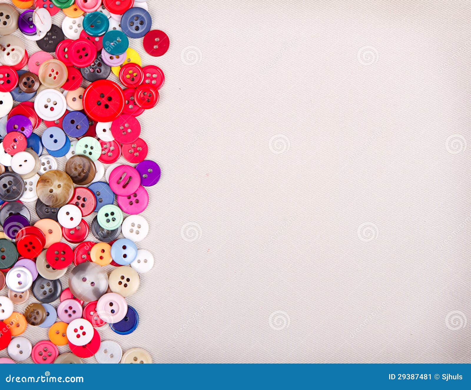 Multi Bottoni Colorati Su Tessuto Immagine Stock - Immagine di