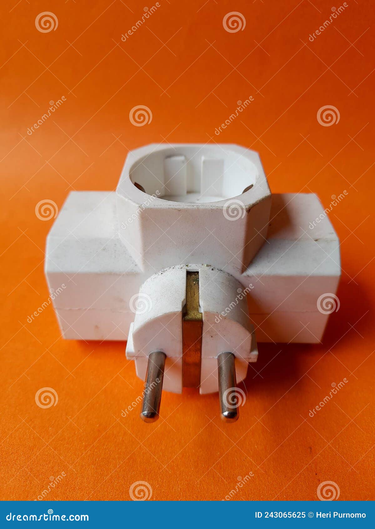 Multi Socket Plug Board for Solutions so that More Than One Plug Can Be