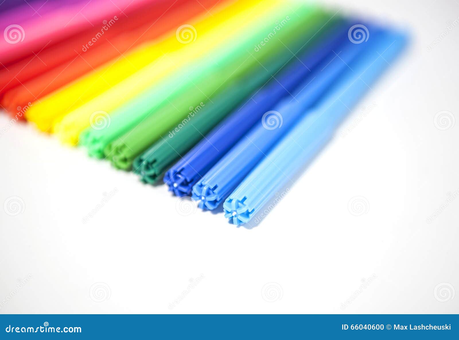 multicolored felt-tip pens