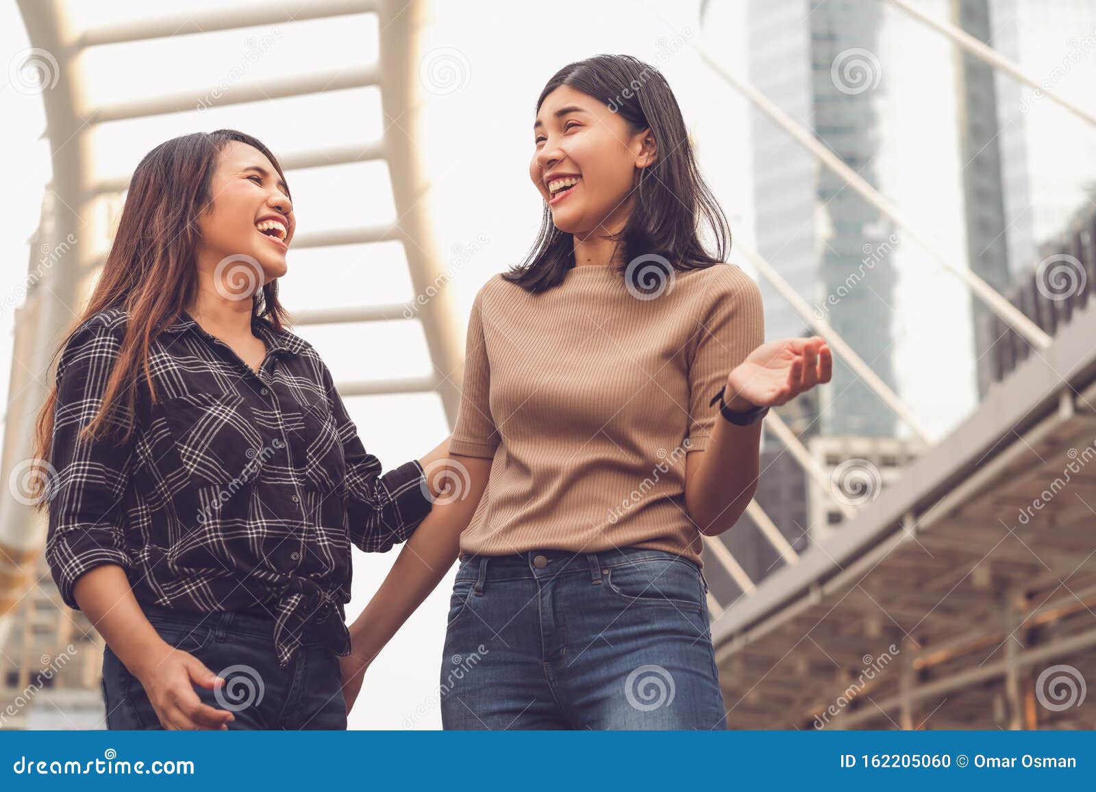 https://thumbs.dreamstime.com/z/multicultural-asian-girlfriends-having-social-time-together-city-holiday-vacation-best-friends-socialising-multicultural-162205060.jpg