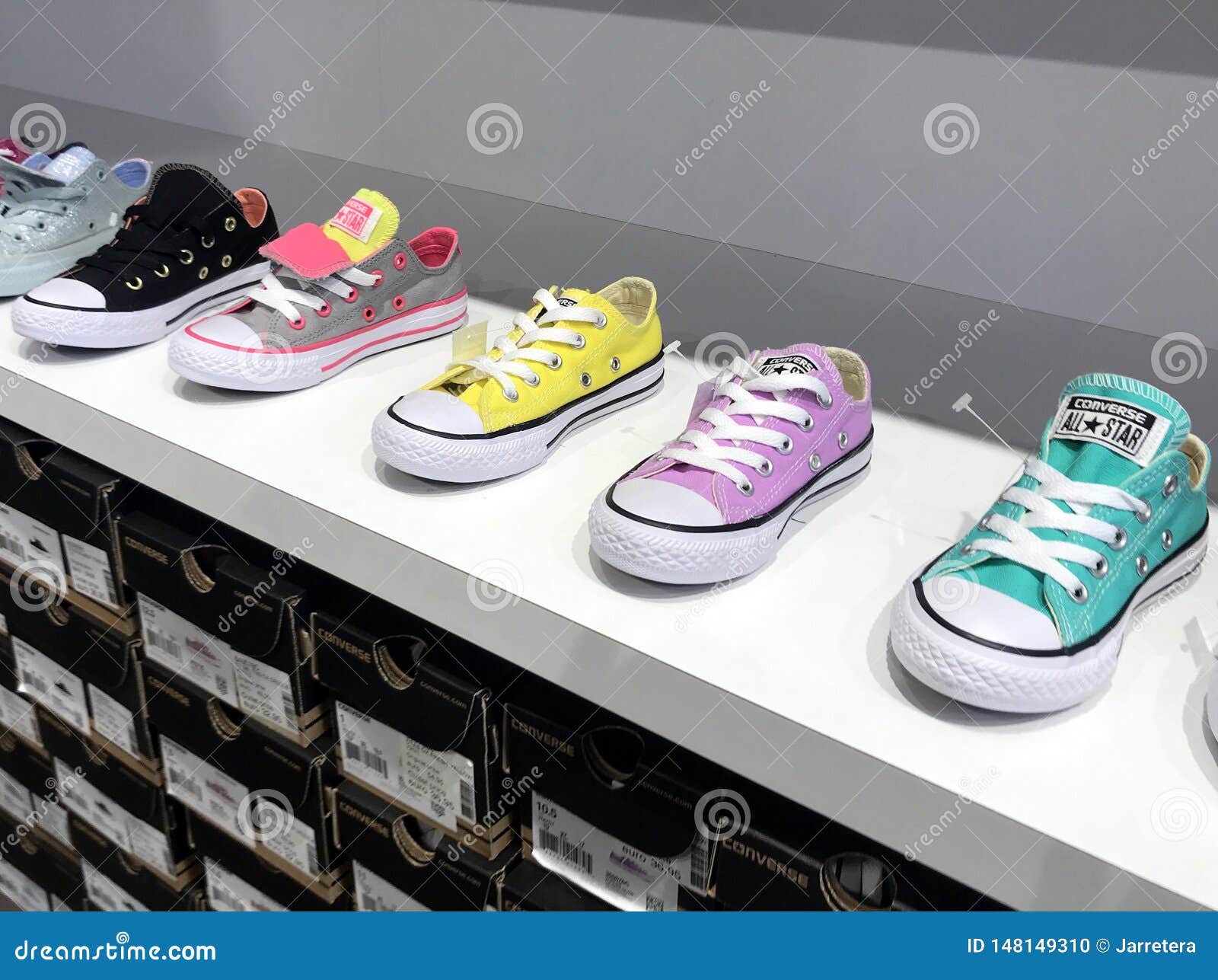 converse id store