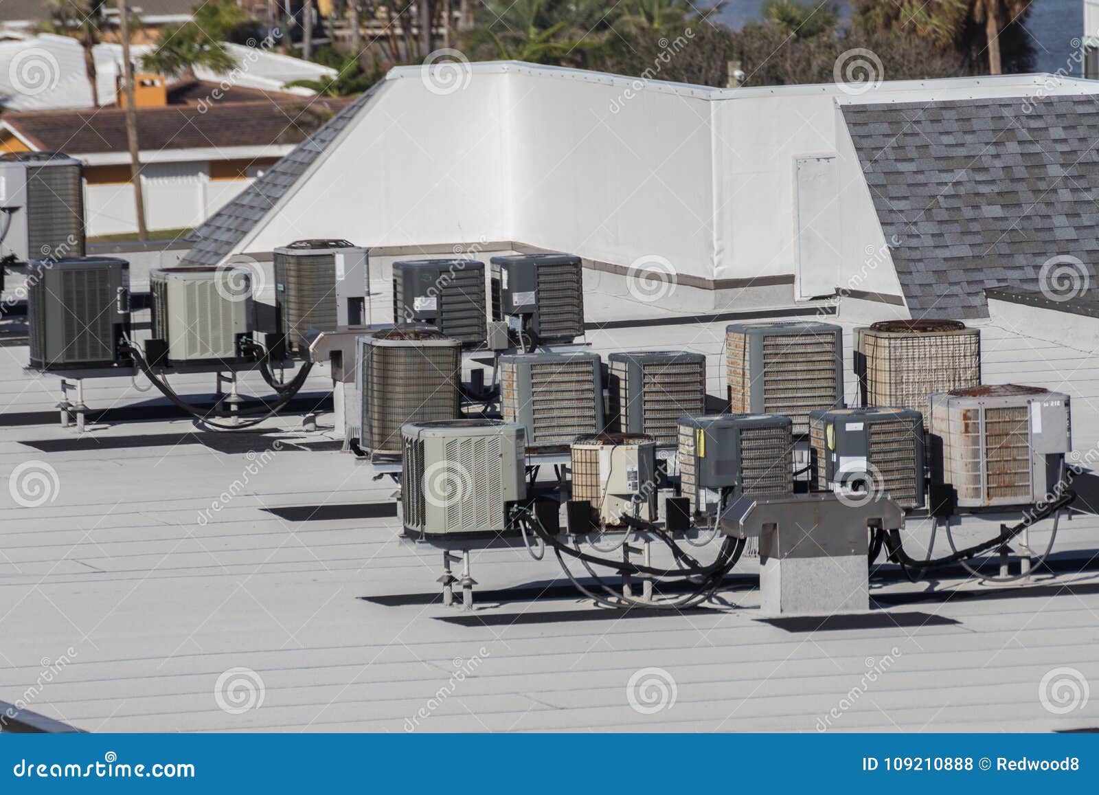 multiple rooftop air conditioning units