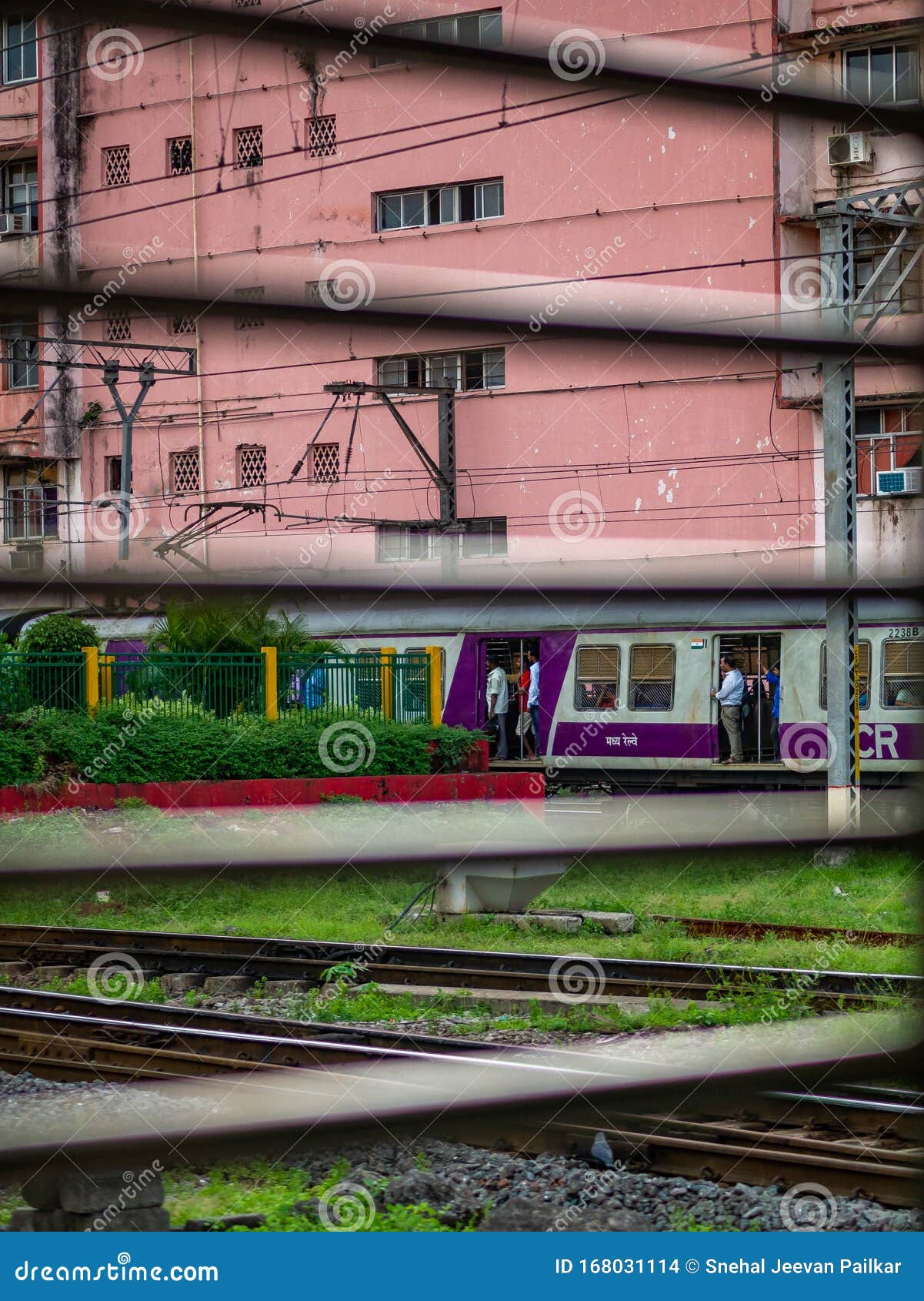 Unidentified Passengers Standing on the Doors of Running Local Train during  Rush Hours Editorial Stock Image - Image of speed, platform: 168031114