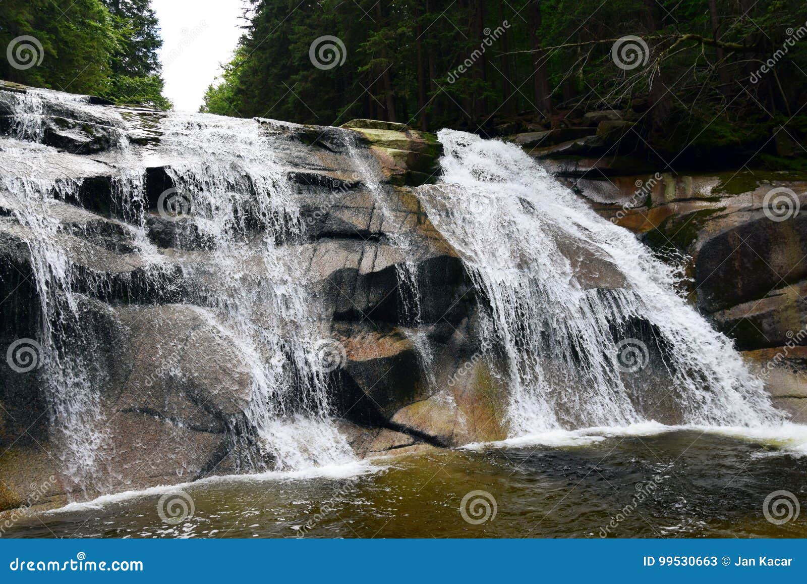 mumlava waterfall in krkonoÃÂ¡e mountains
