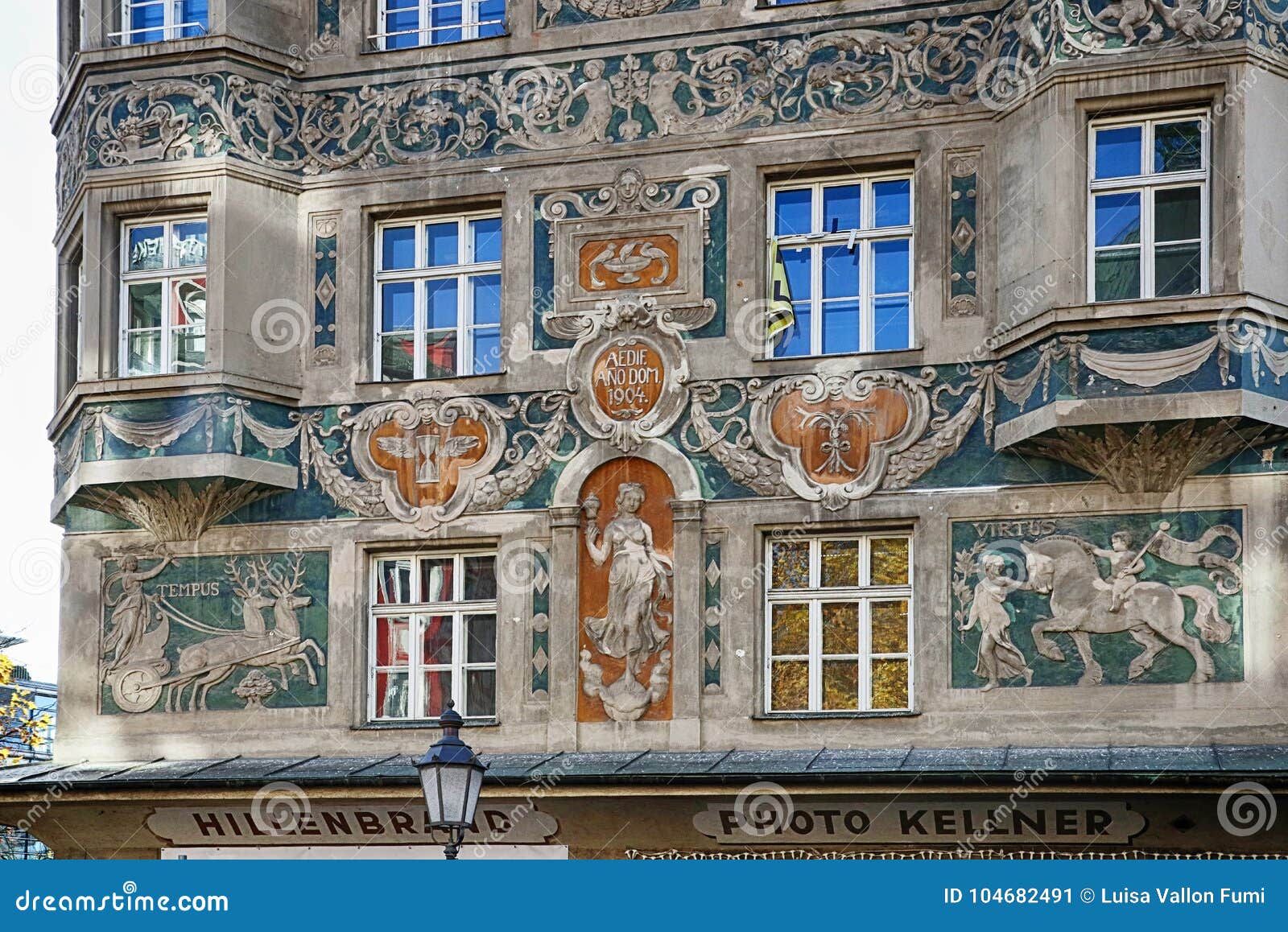 munich, the baroque ruffini house, facade detail