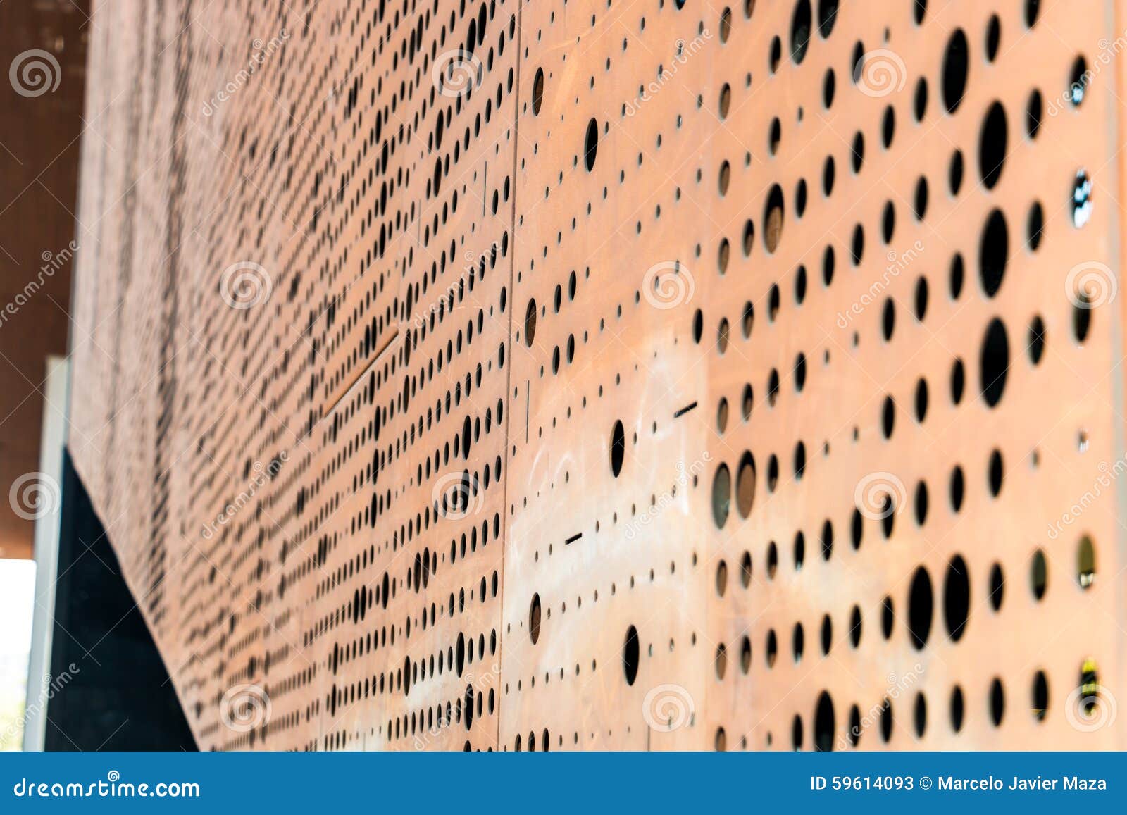 Trou Dans Le Mur En 3 Lettres Mur avec des trous image stock. Image du épluché, lettres - 59614093