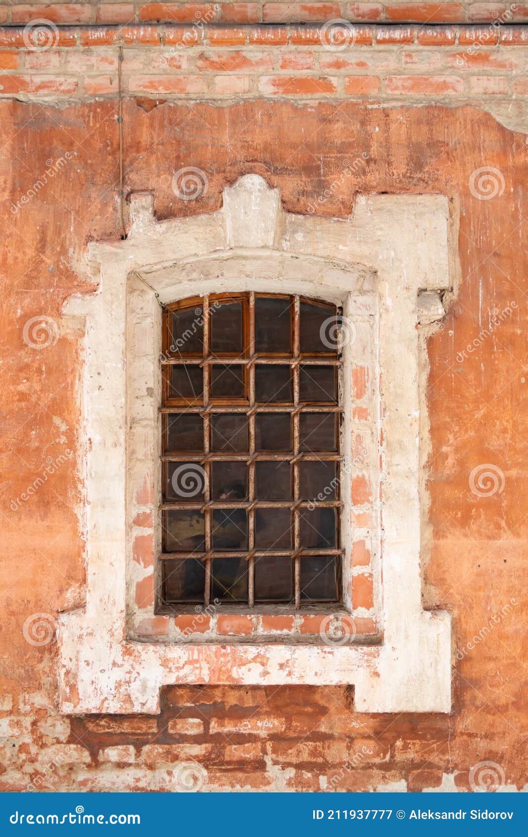 Muro De Mosteiro De Tijolos Arborizados, Com Janela De Pedra Branca,  Fragmento Da Fachada De Um Edifício Histórico Imagem de Stock - Imagem de  textura, porta: 211937777