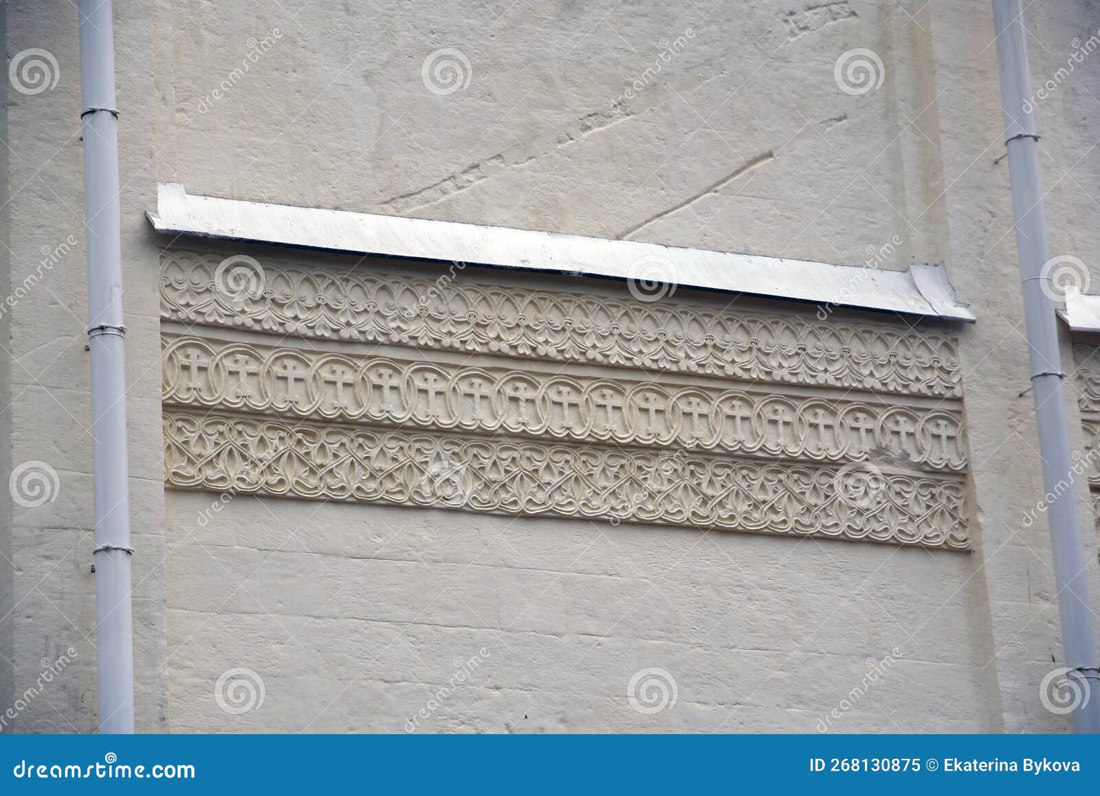 Muro De Pedra Branca Decorado Por Ornamento Religioso. Antigo Detalhe Da  Fachada Da Igreja. Imagem de Stock - Imagem de emplastro, templo: 268130875