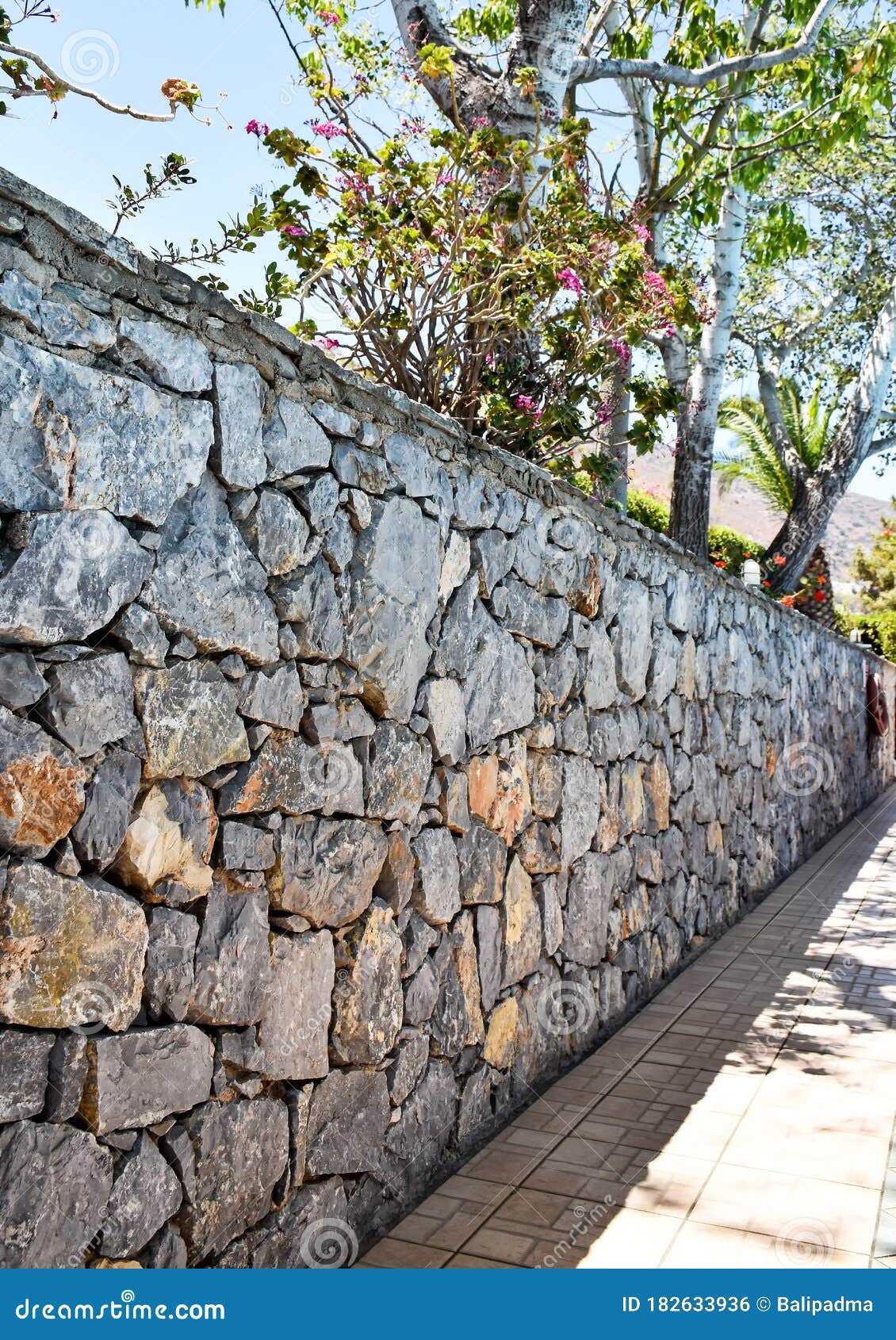 Muro De Pedra Seca Feito De Pedras Naturais Na Ilha De Creta Na