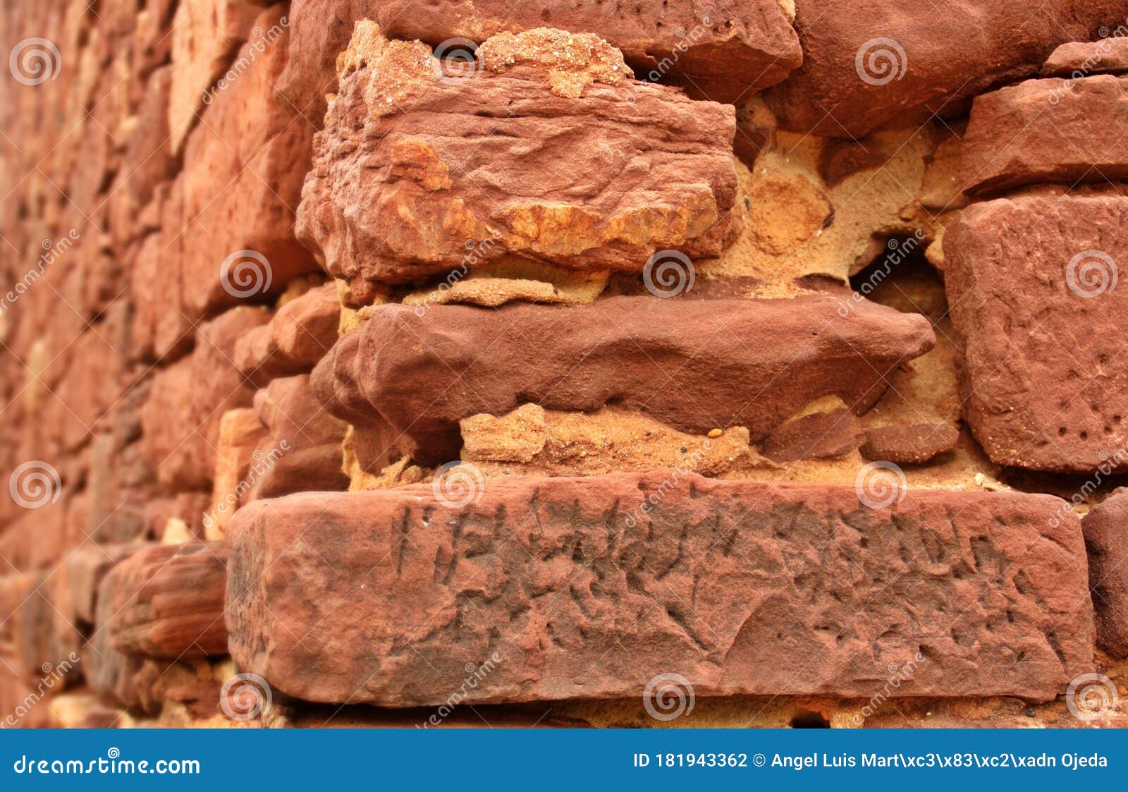 Construcao de muro em pedra rustica Algarve.avi 