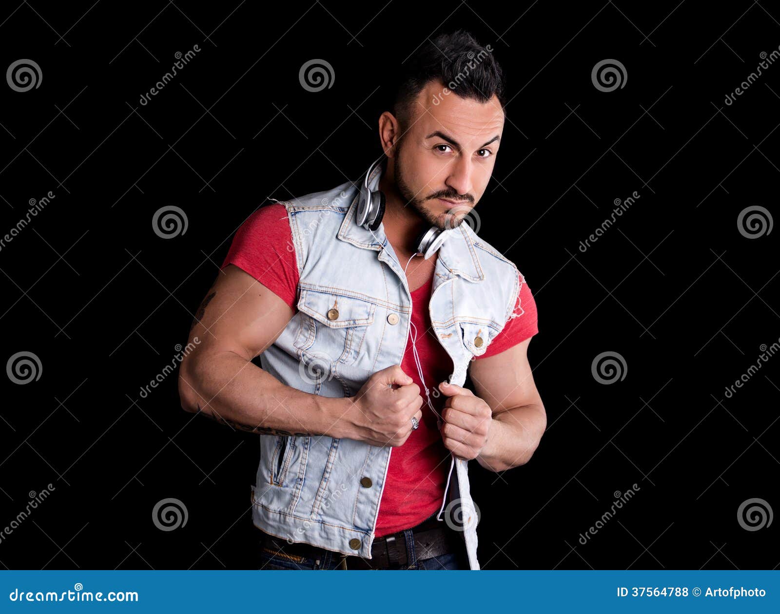 Gewaad Meyella Maakte zich klaar Muscular Man with Jeans Gilet (vest) and Headphones Around His Neck Stock  Photo - Image of shirt, muscle: 37564788