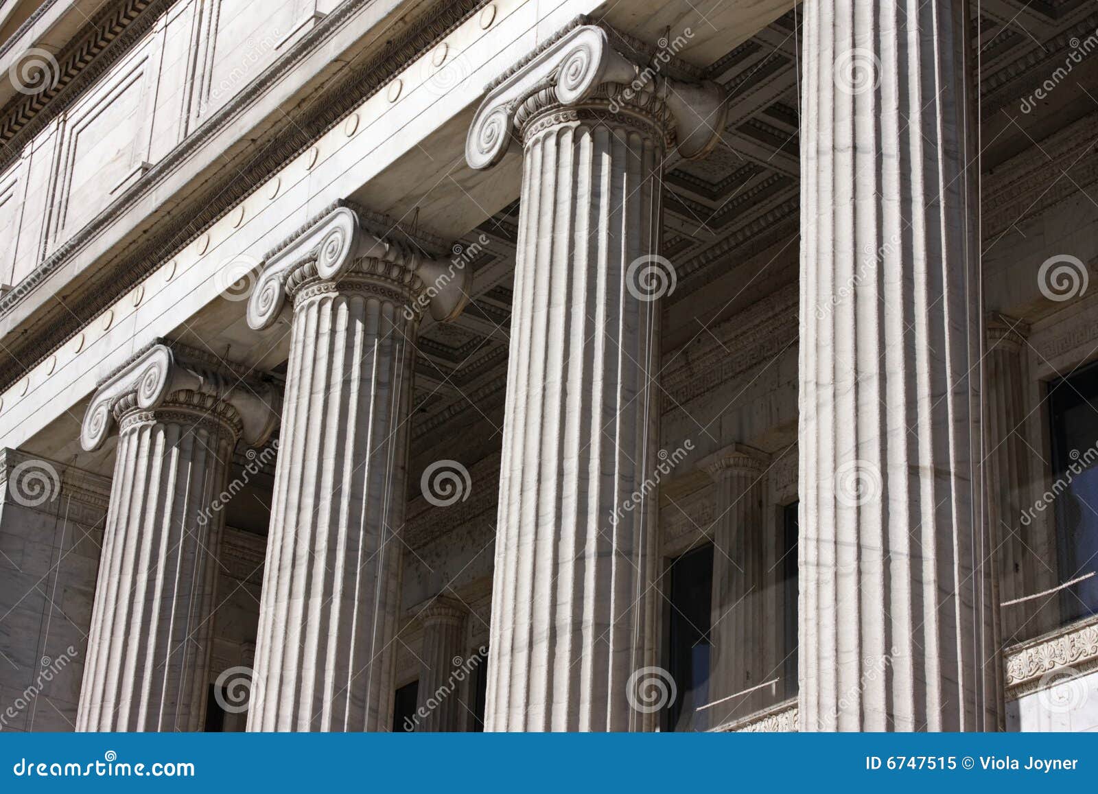 museum columns