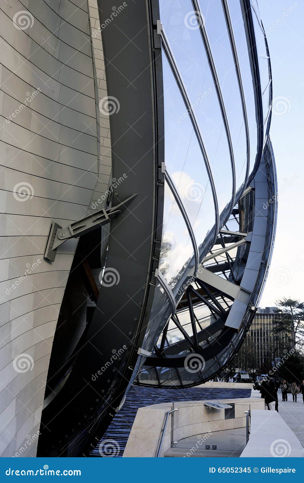 Museum Of Contemporary Art Of The Louis Vuitton Foundation Editorial Image - Image of gehry ...