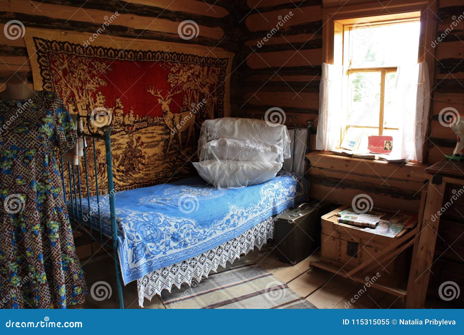 Museum Of Khokhlovka, Antique Interior Of Russian House ...