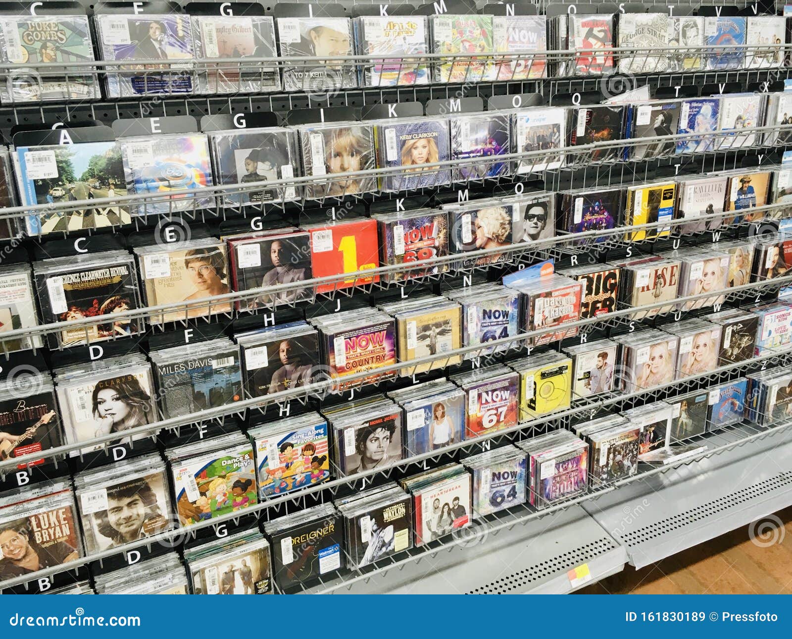 kant slijtage Gunst Audio CD Selection in a Store Editorial Stock Image - Image of rock,  selection: 161830189