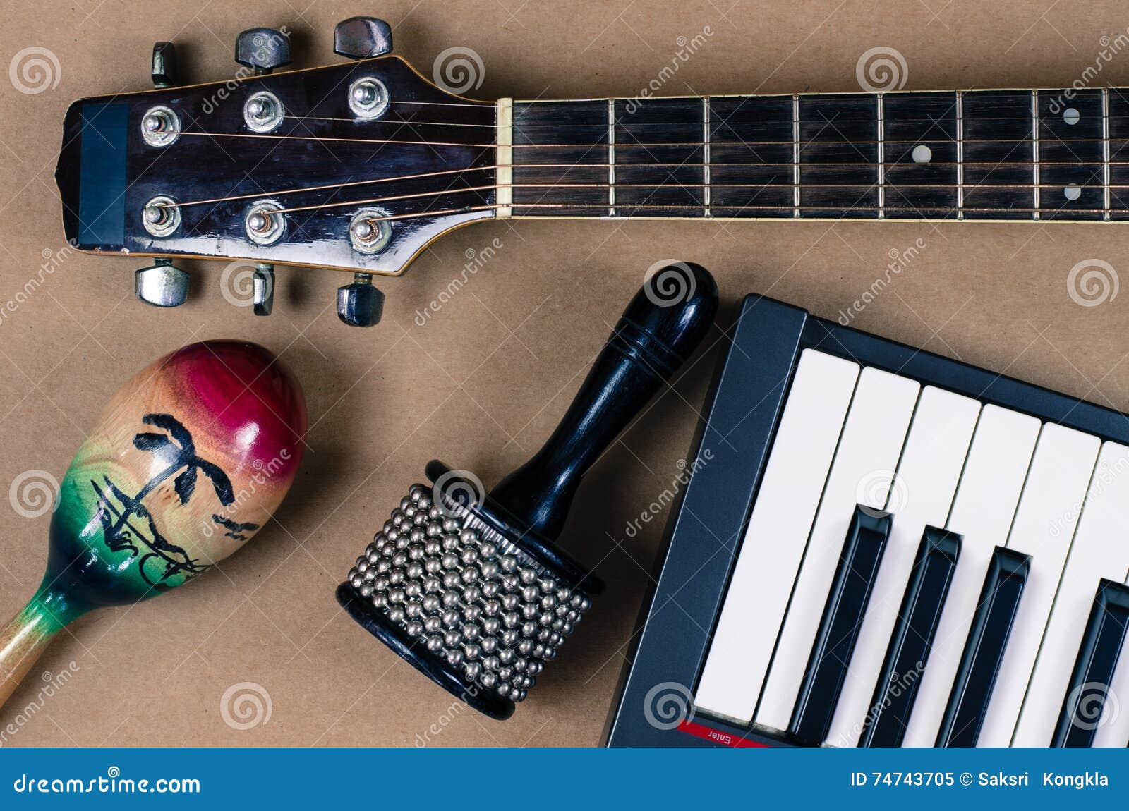 Musica degli accessori di percussione della chitarra acustica. Musica degli accessori di percussione della tastiera della chitarra acustica