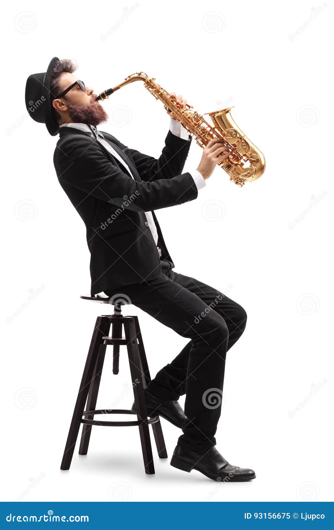 Jeune Musicien Mettant Le Saxophone Au Cas Par Cas Après Avoir Pratiqué  Photo stock - Image du artiste, divertissement: 267133208