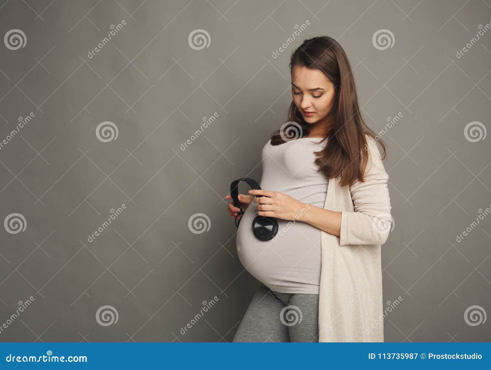Musique De Ecoute De Bebe A Venir Dans Le Ventre Du S De Mere Image Stock Image Du Prise Attente Musique De Ecoute De Bebe A Venir Dans Le Ventre Du S De Mere Image Stock Image Du Prise Attente