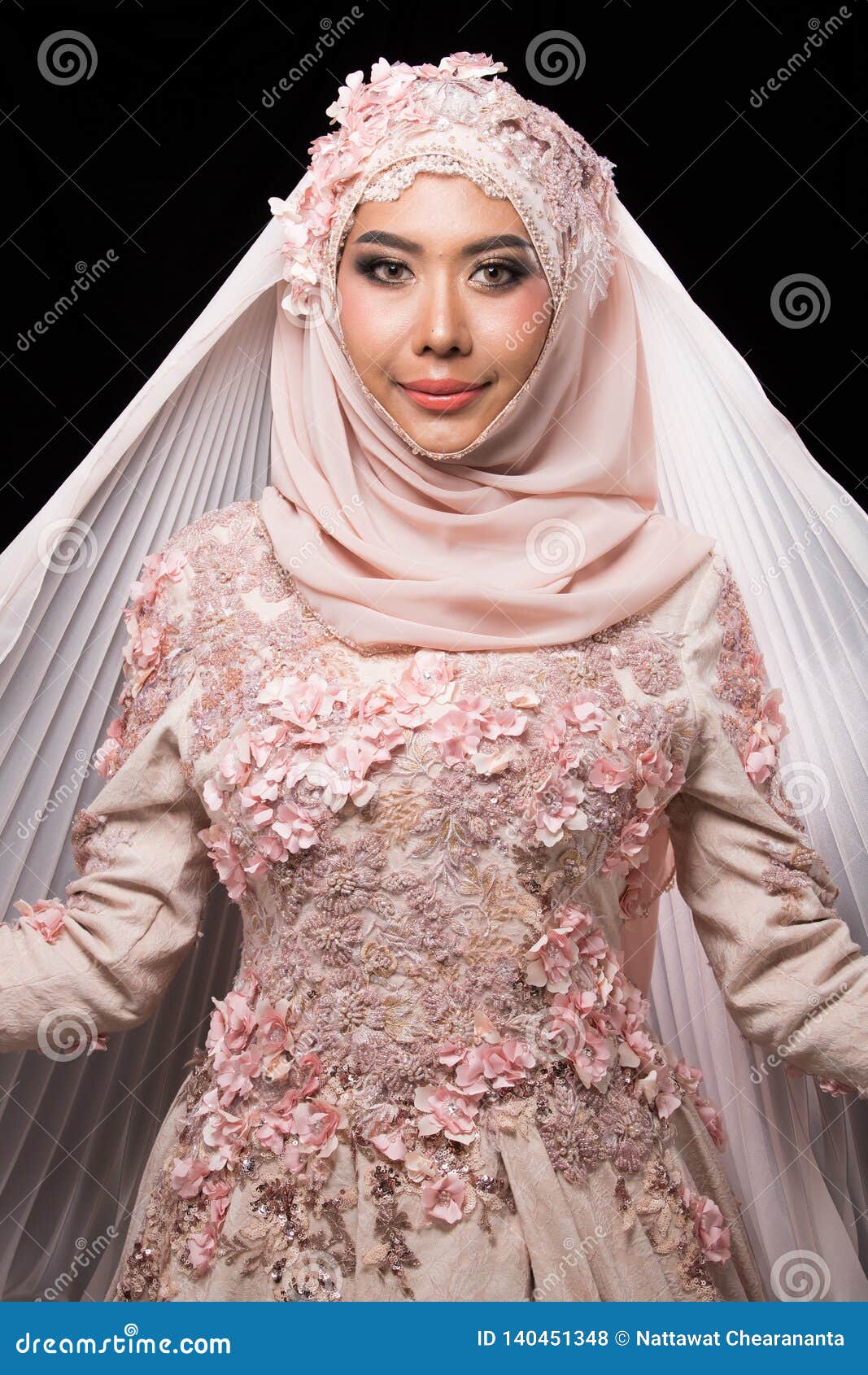 Beading Crystal A-Line Muslim Wedding Dress Elegant Arabic Bridal Gown -  Elsi John