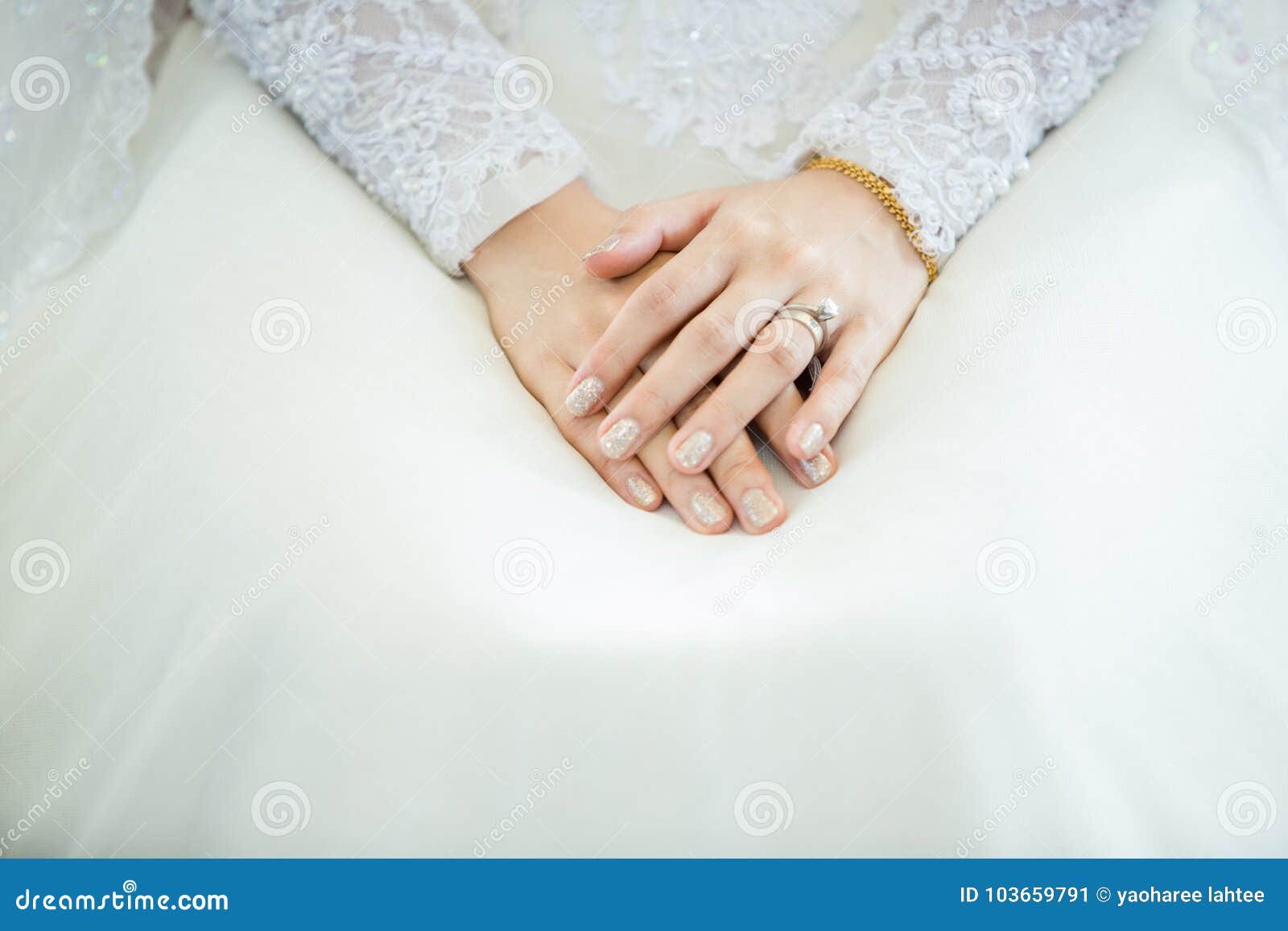 Muslim Bride Hand with Ring Stock Image - Image of culture, dress ...