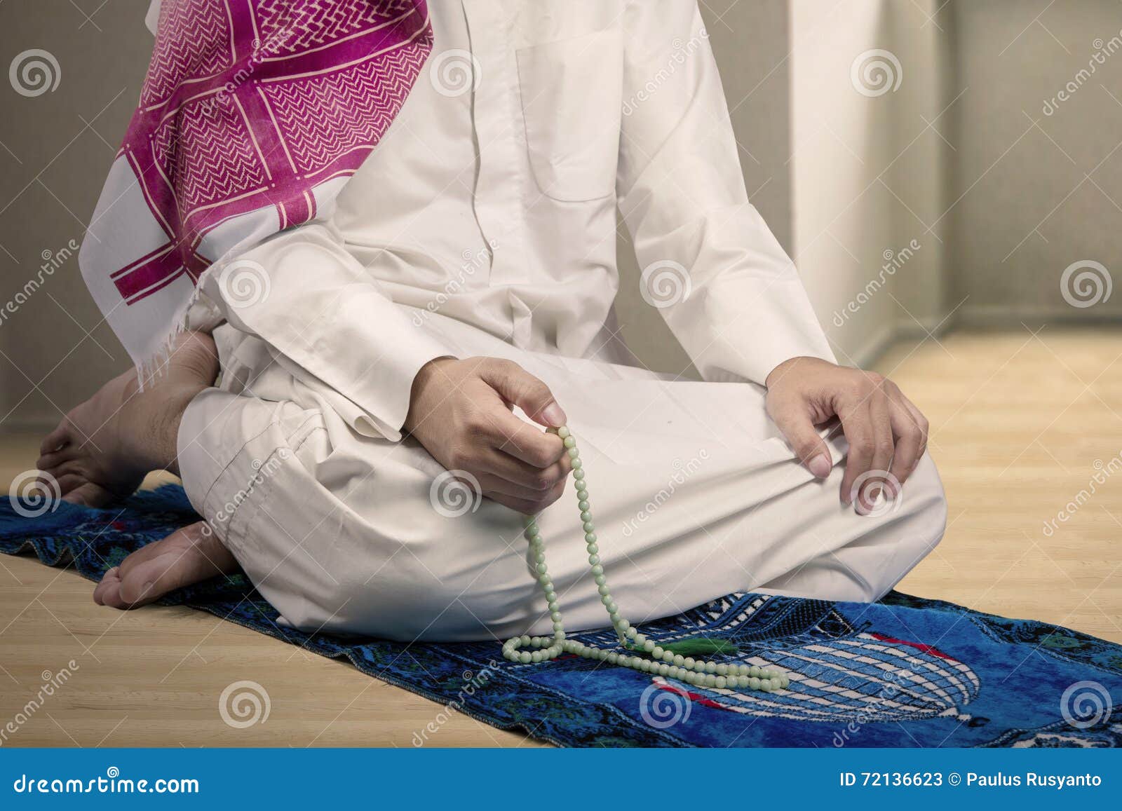 muslim man dhikr with beads at home