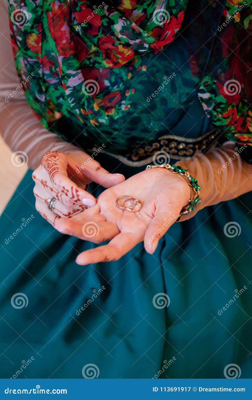 Muslim Wedding Bride Hand. Bride Henna Carved Beautiful and Unique ...