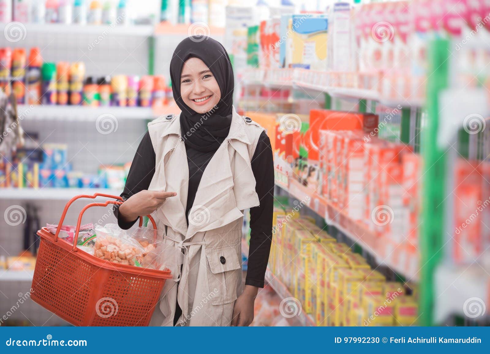 muslim woman buying some halal product
