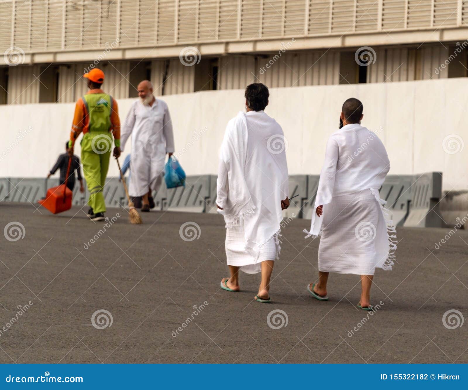 Muslimska Kläder Och Färdiga För Hajj Redaktionell Arkivbild - Bild av  helgedom, moské: 155322182