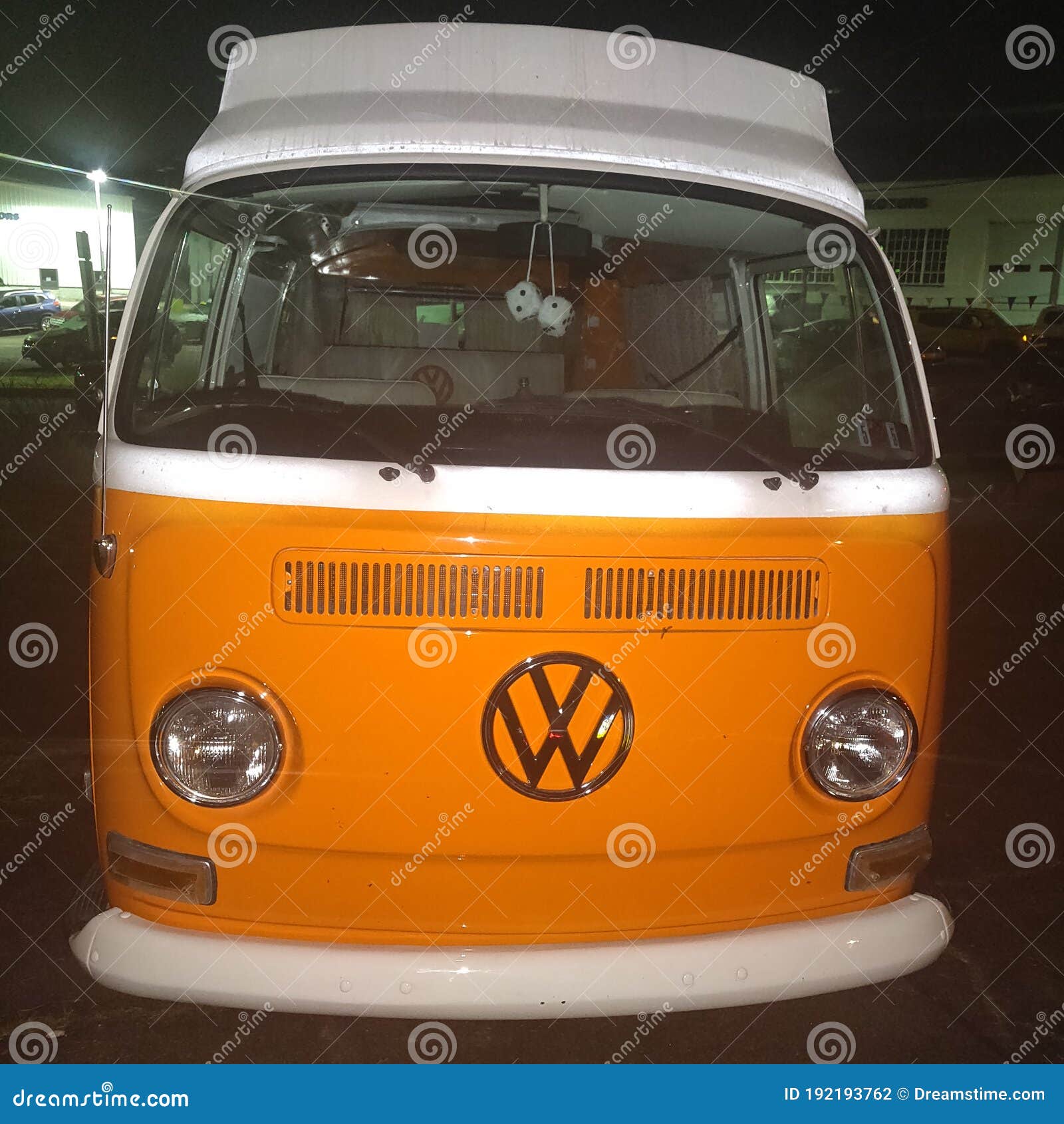 Sluier overspringen elleboog My Shaking Wagon 72 Volkswagen Hippie Van Editorial Photography - Image of  volkswagen, hippie: 192193762