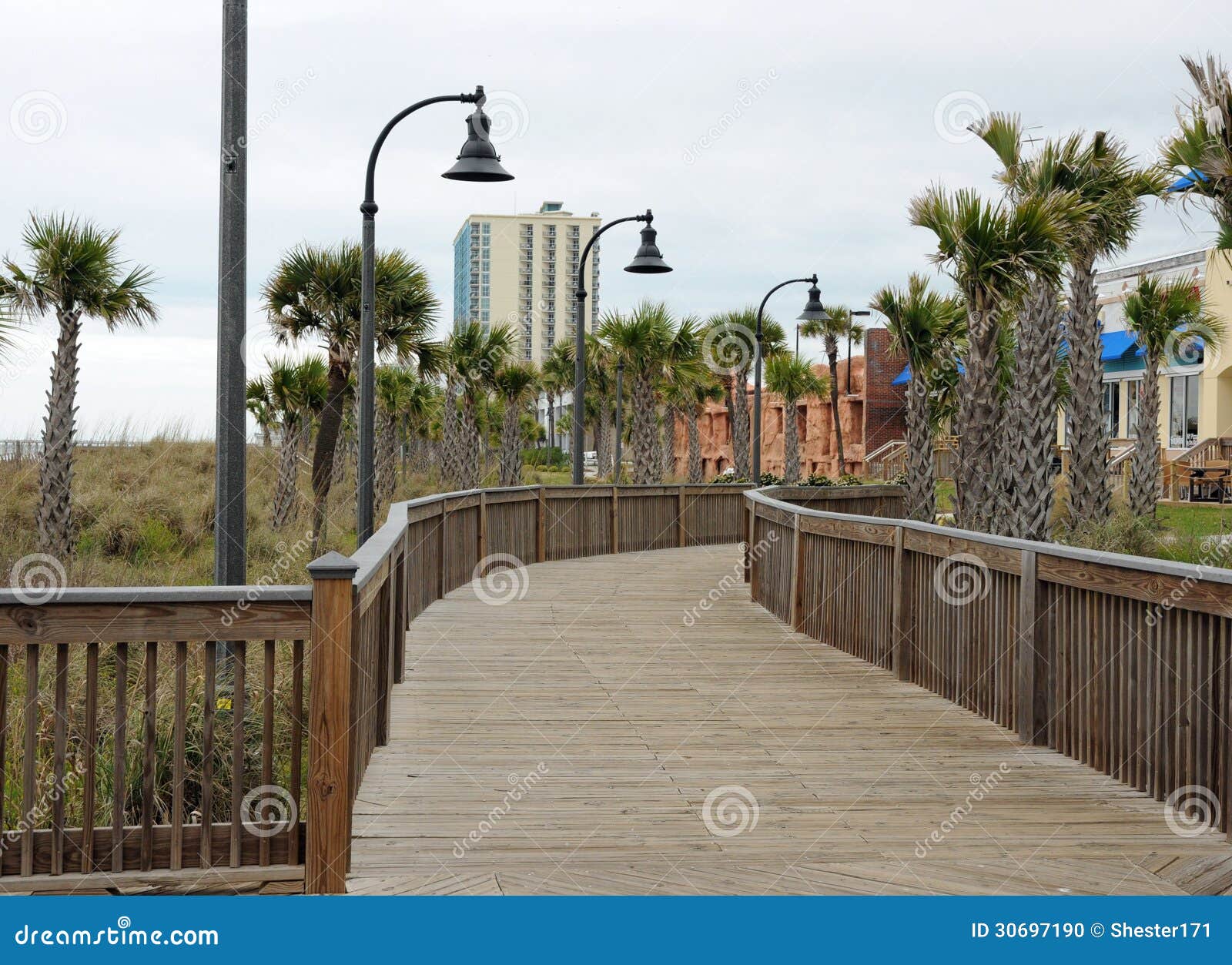 Myrtle Beach, Sc, U.S.A. 4/28/2013: Sentiero costiero su fronte mare. Vista del sentiero costiero sul filo a Myrtle Beach