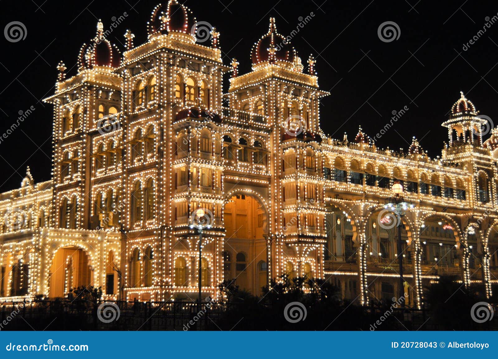 the mysore palace at night