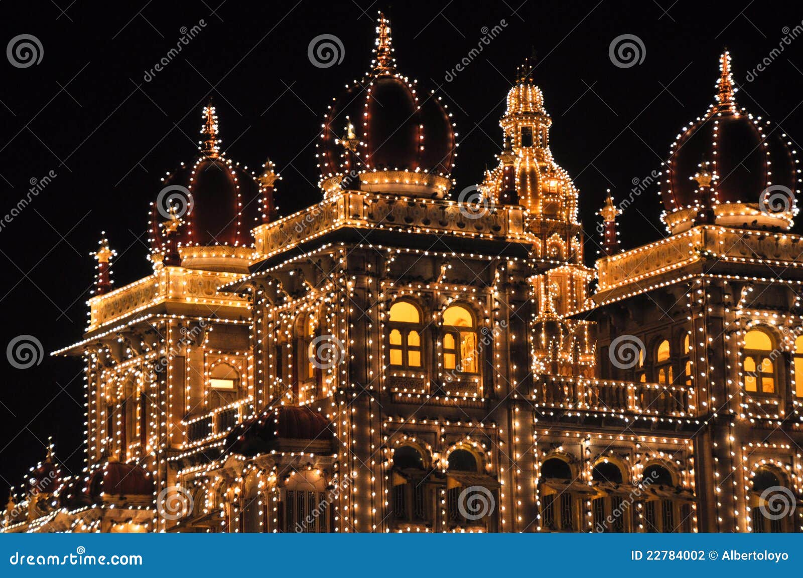 the mysore palace at night