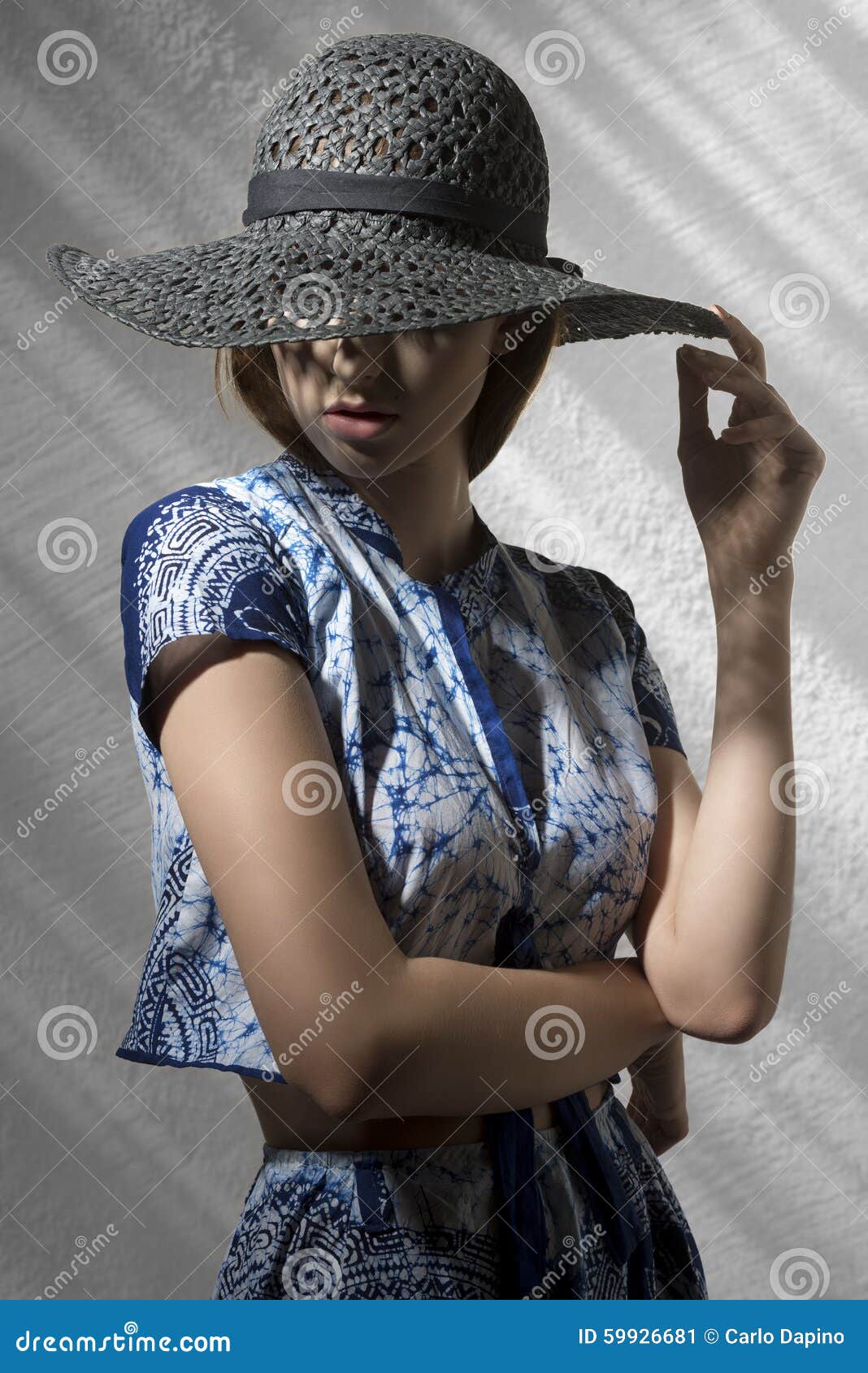 Girl poses hi-res stock photography and images - Alamy