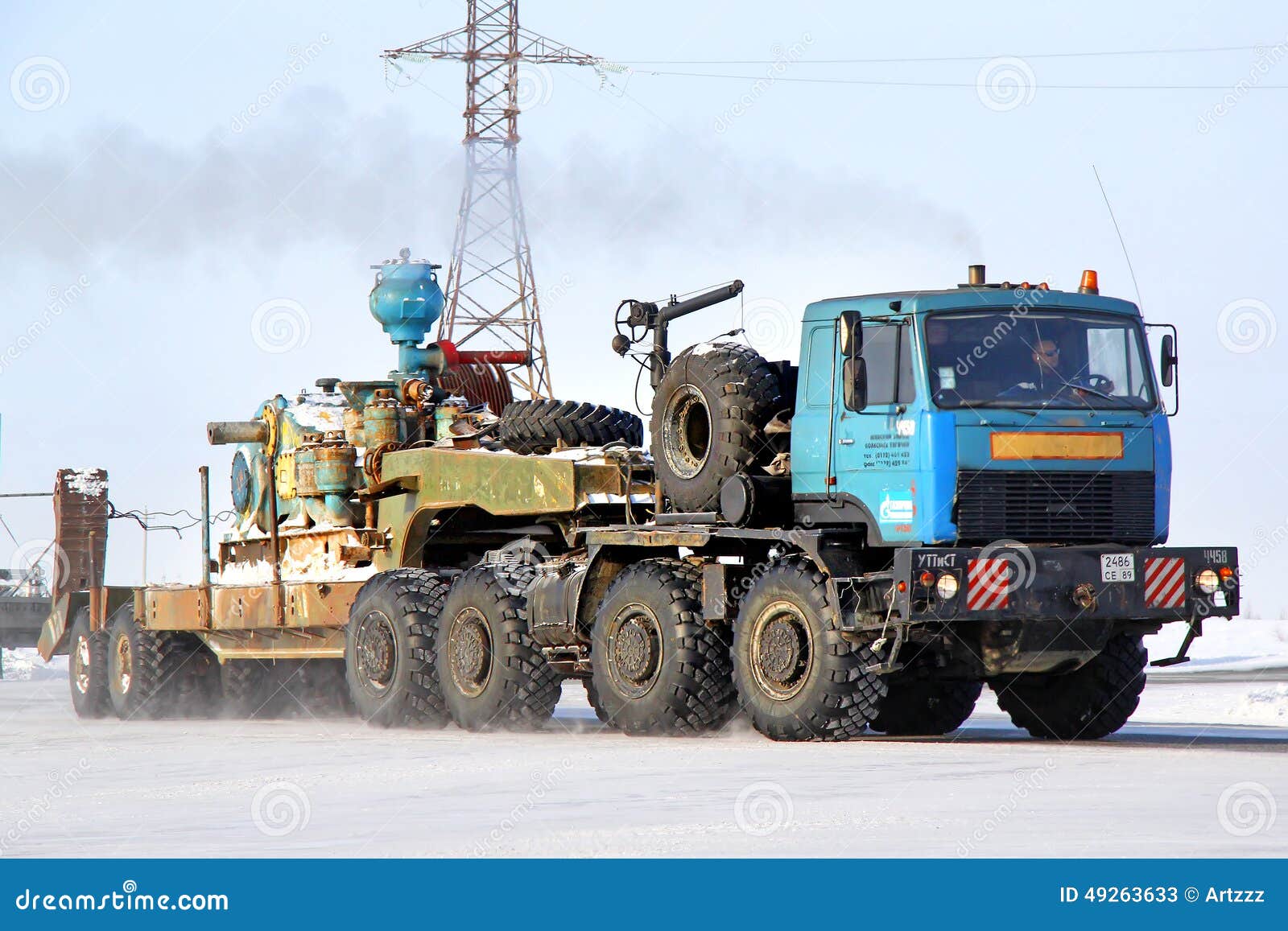 veicoli militari Mzkt-volat-novyy-urengoy-russia-march-heavy-semi-trailer-truck-interurban-road-49263633