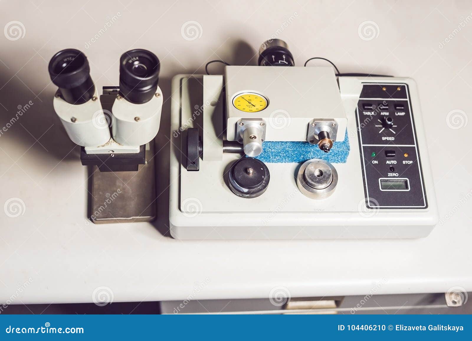 Máquina de lustro do moedor do micrômetro da precisão com um m ótico. Máquina de lustro do moedor do micrômetro da precisão da máquina de lustro do moedor do micrômetro da precisão que pode produzir a superfície lustrada para a investigação microscópica com um microscópio ótico que está perto