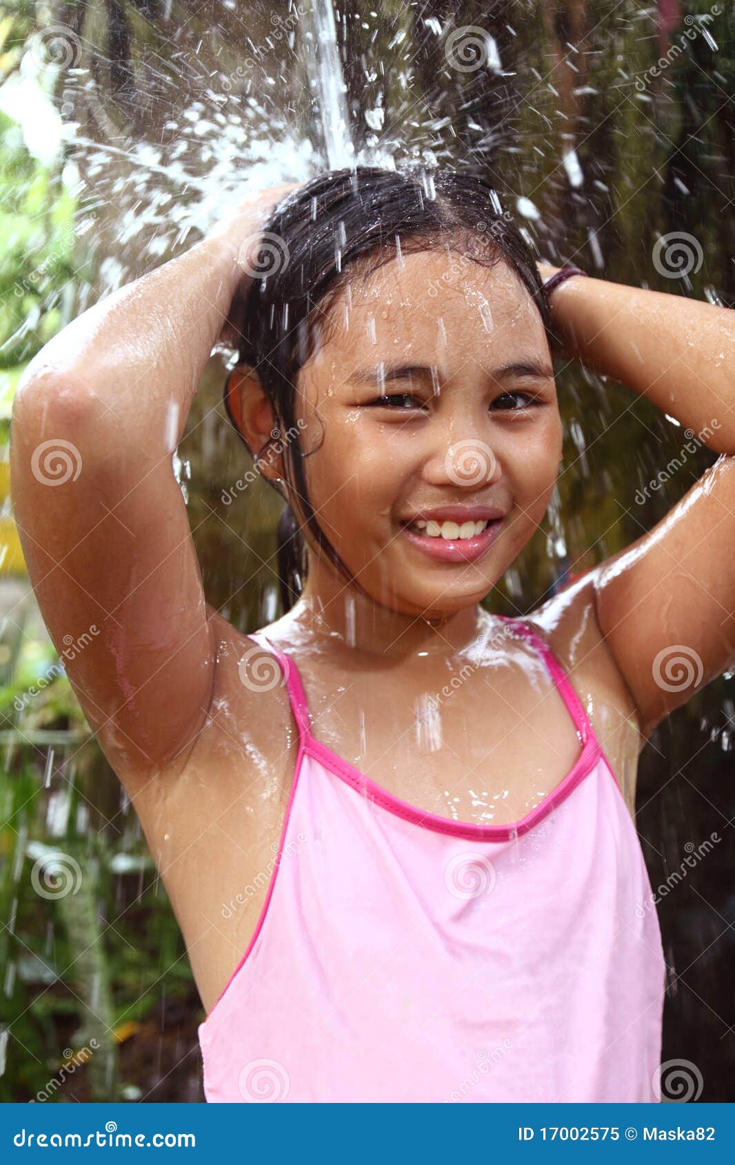 Mädchen In Der Dusche Stockbild Bild Von Asiatisch Menschlich 17002575