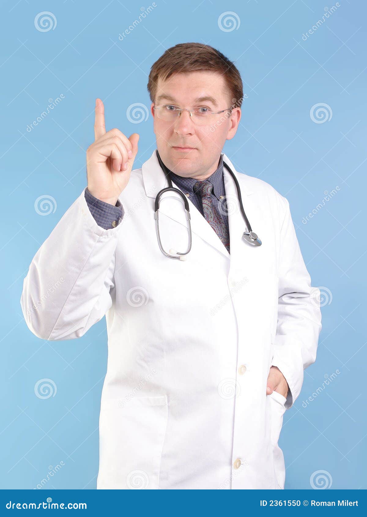 Médico De Cabecera Que Destaca Foto de archivo Imagen de cuidado, gente 2361550