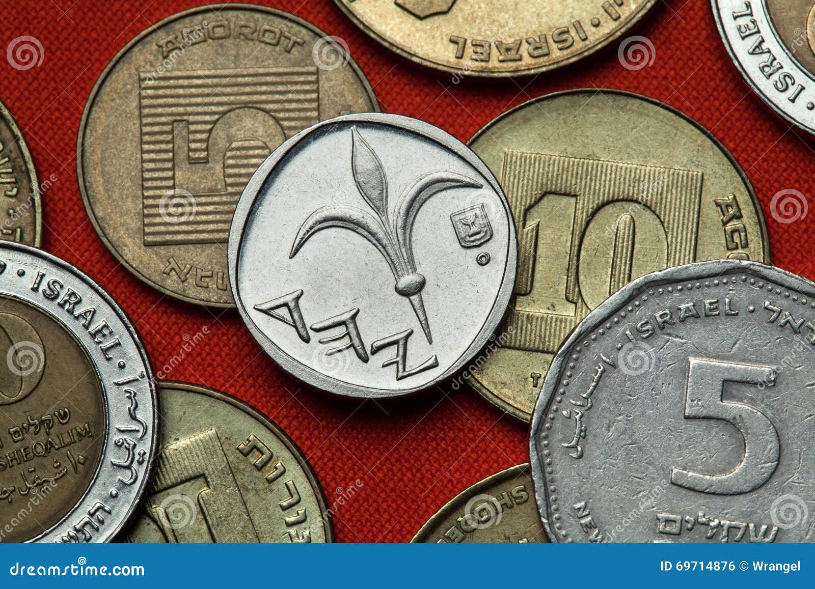 Münzen von Israel Getrennt auf Weiß, mit Ausschnittspfad. Münzen von Israel Lilienblume dargestellt in der israelischen neuen Schekelmünze