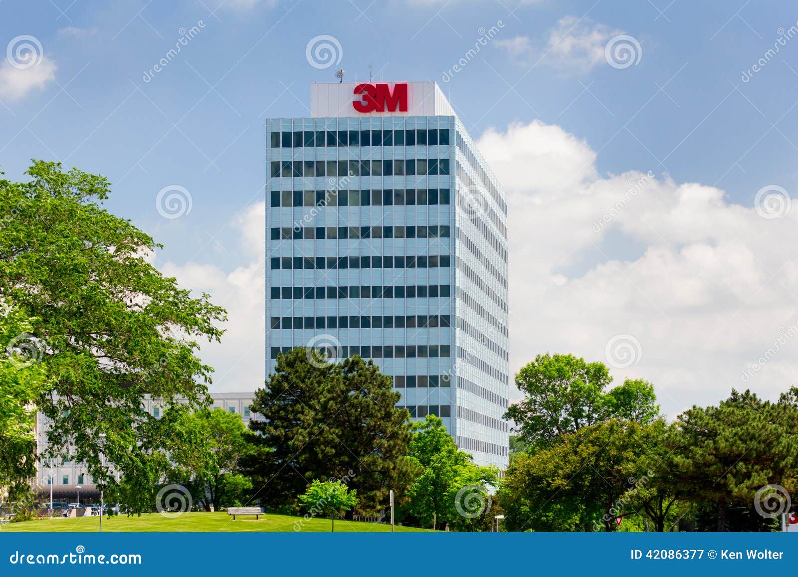 枫林， MN/USA - 2014年6月20日：3M公司总部修造 3M是工业和消费品和employes全世界制造商88,000个人全世界