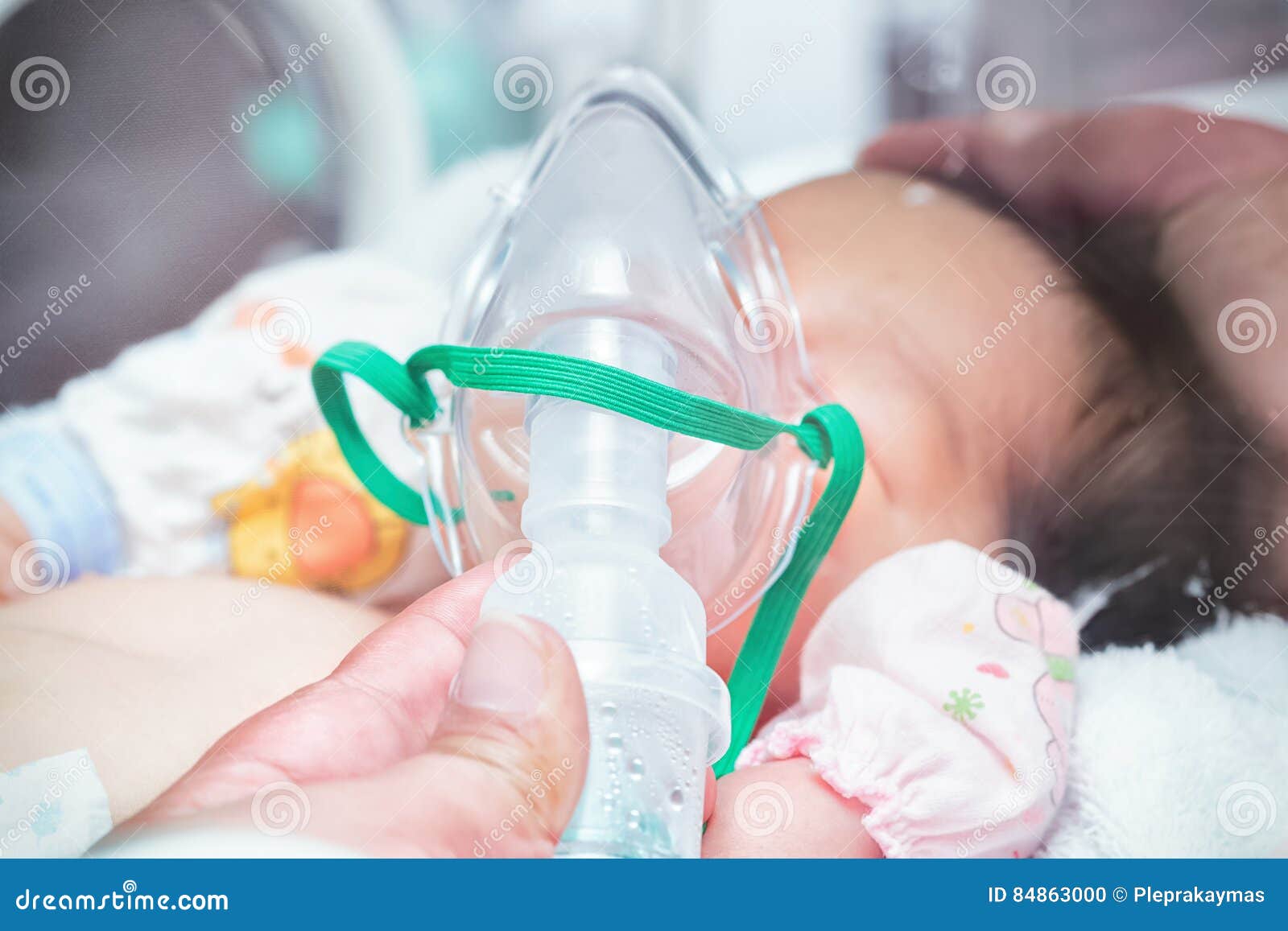 Nebuliseur A Un Bebe Nouveau Ne Photo Stock Image Du Patient Asthme Nebuliseur A Un Bebe Nouveau Ne Photo Stock Image Du Patient Asthme