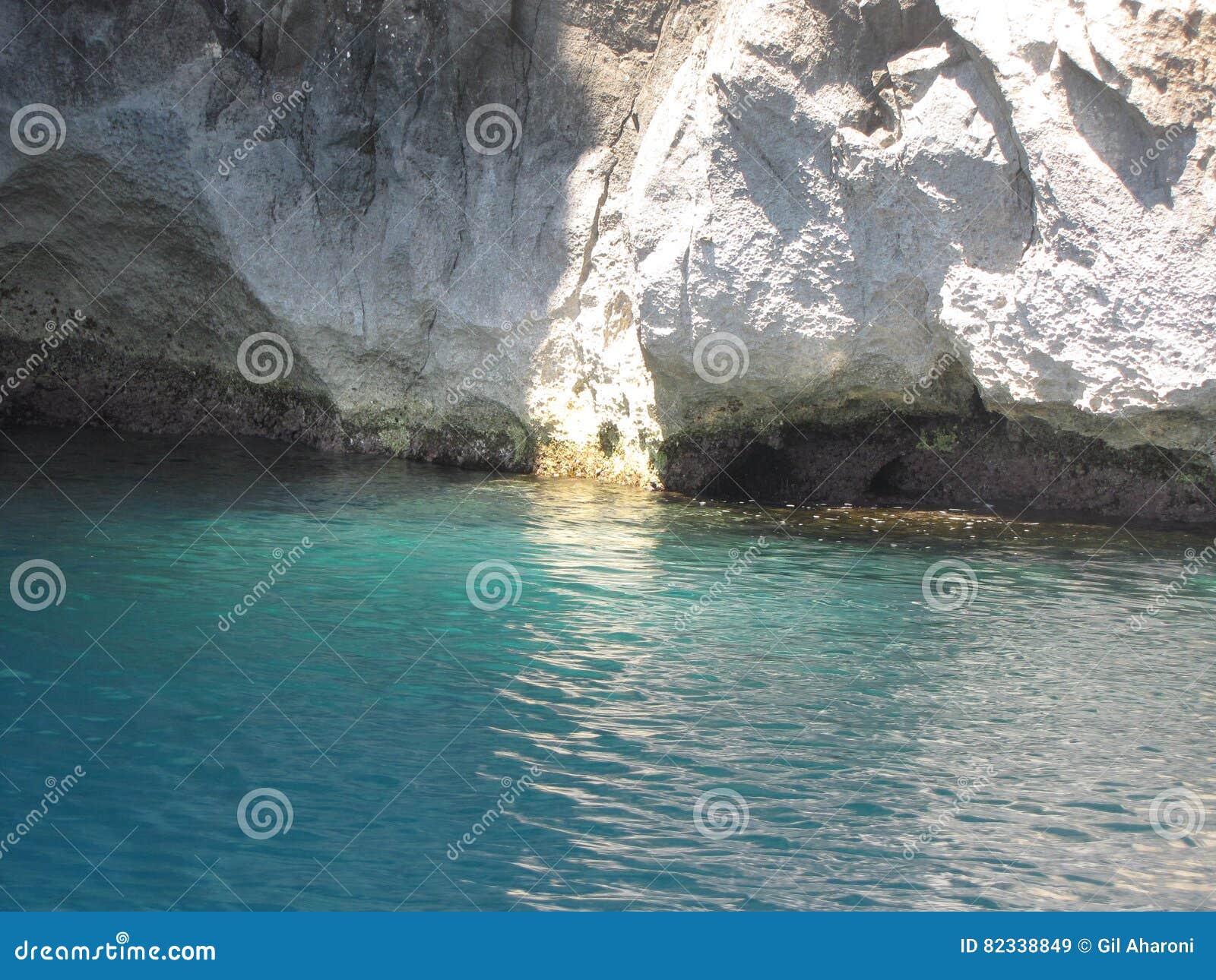 Na gruta azul malta. Dentro da gruta azul malta
