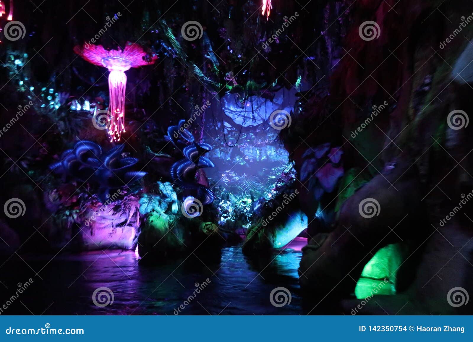 Download Pandora The World Of Avatar At Walt Disney Editorial Stock ...