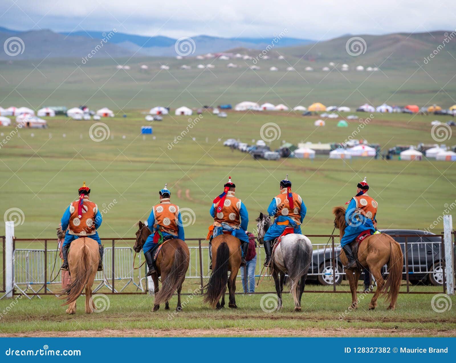 naadam-festival-horse-race-naadam-festiv